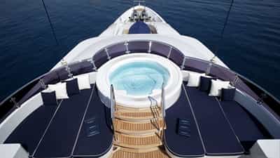 Deck Jacuzzi