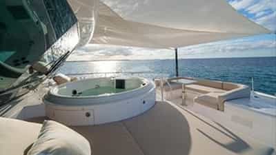 Deck Jacuzzi