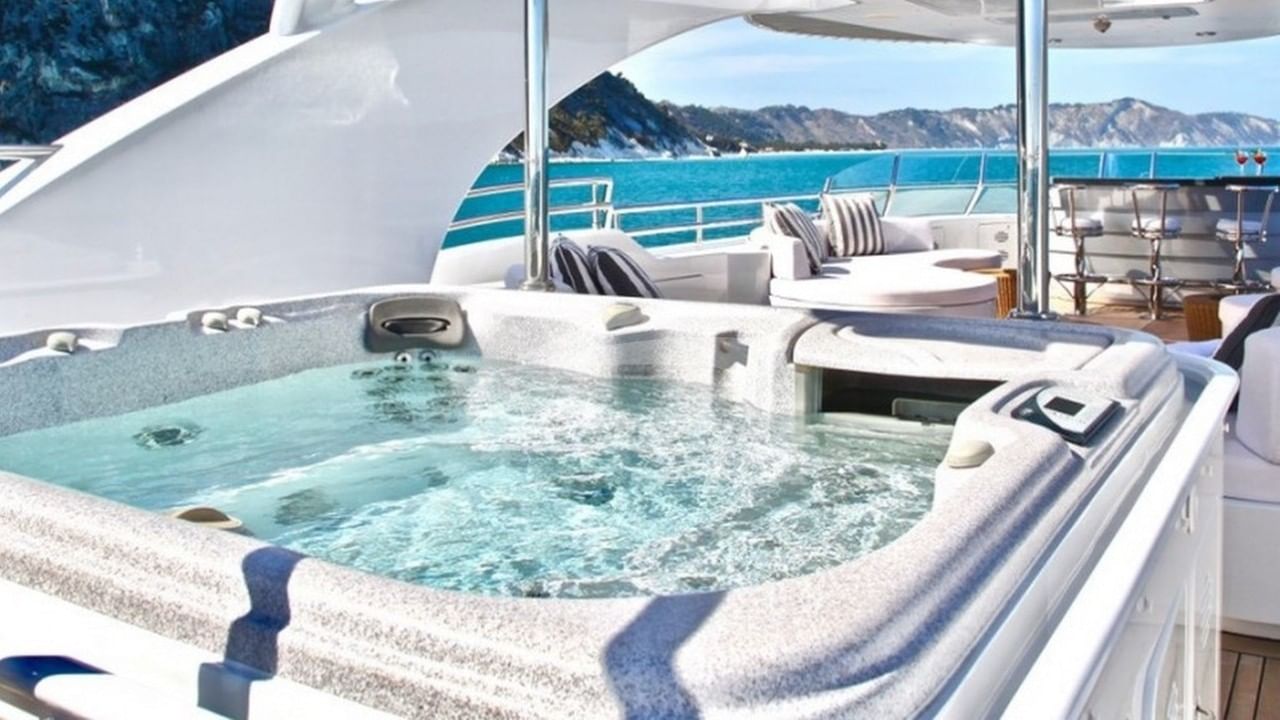 Deck Jacuzzi