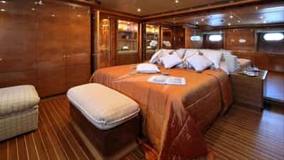 Guest cabin
