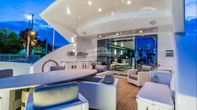 Aft deck seating