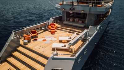 Play area & Beach club