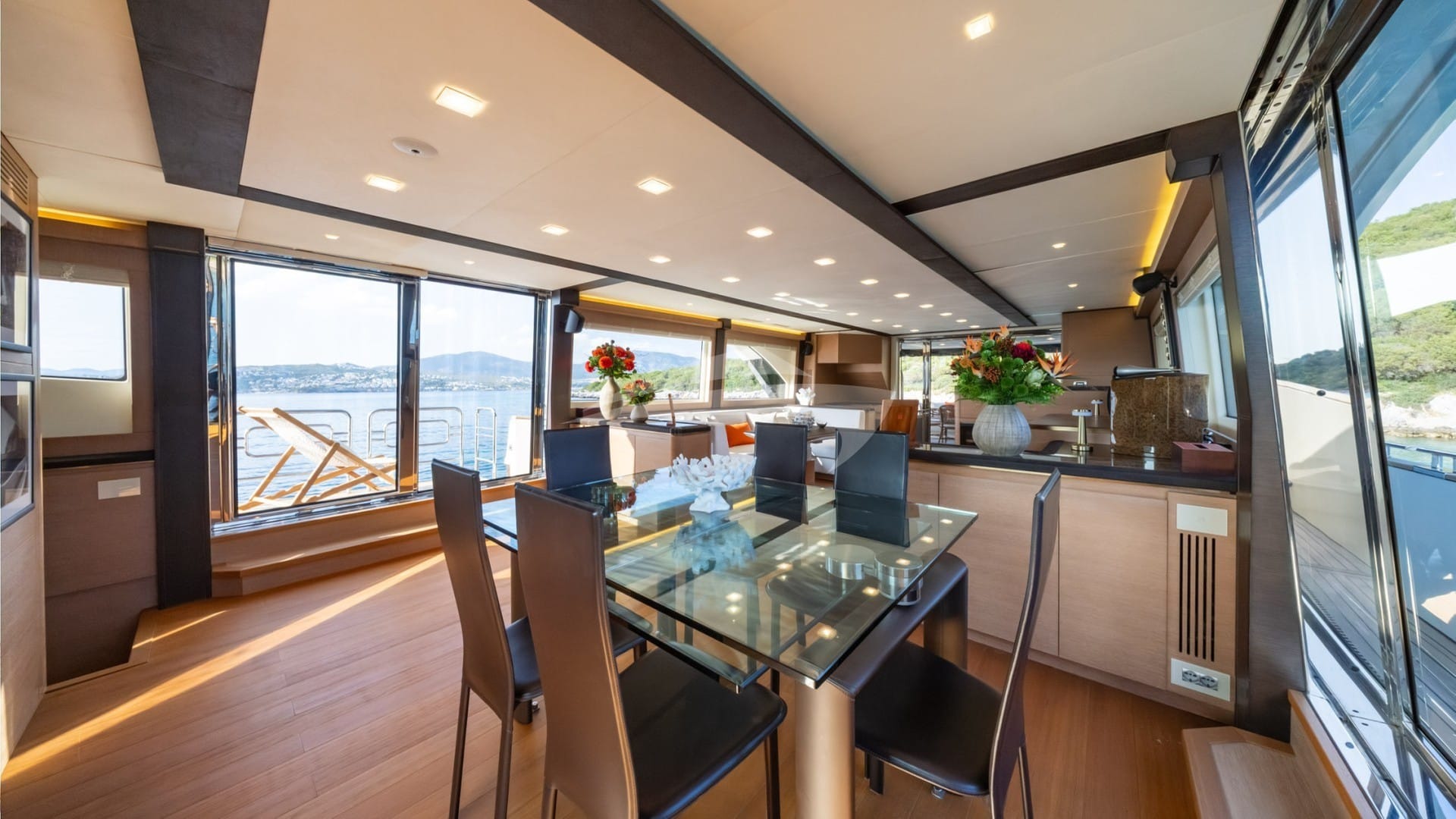 Main saloon dining