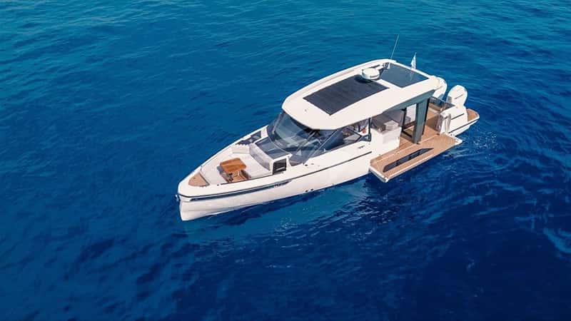 SAXDOR 400 GTO 12m motor yacht charter