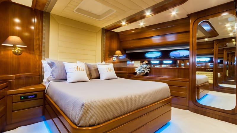 Motor Yacht Amoraki master cabin
