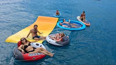 Floating toys