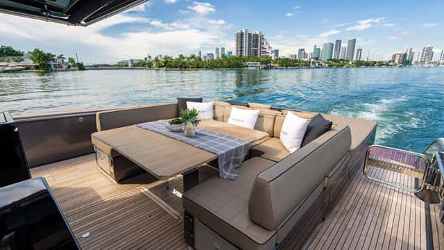 FULL POP yacht charter photo 2