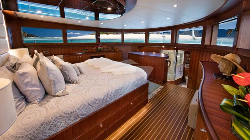 SHE'S A PEACH 33m motor yacht charter, photo 2
