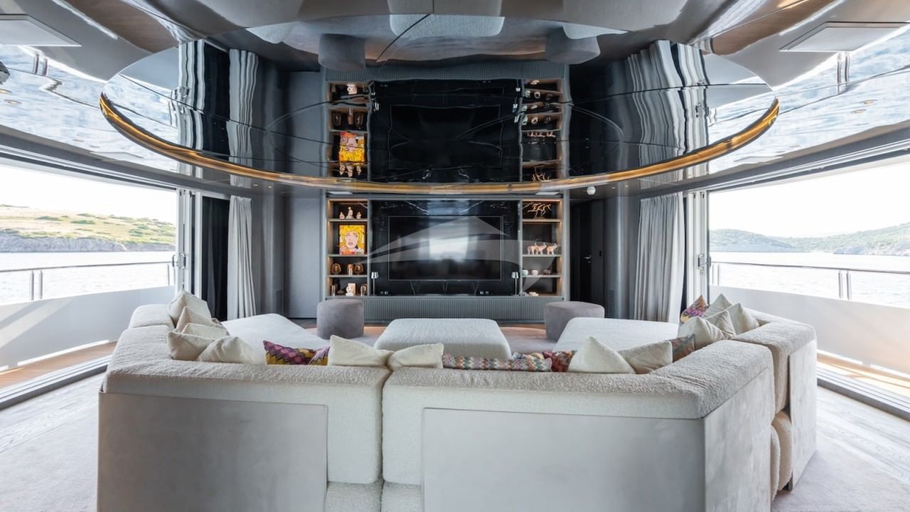 Skylounge with 83" Cinema screen