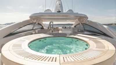 Deck Jacuzzi