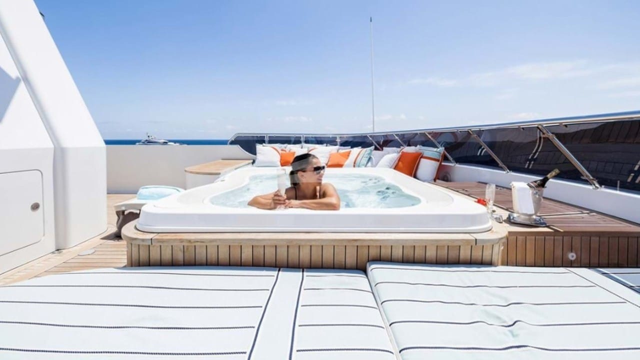 Deck Jacuzzi