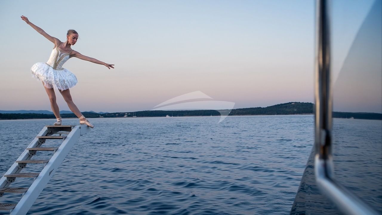 NOCTURNO Ballerina (2)