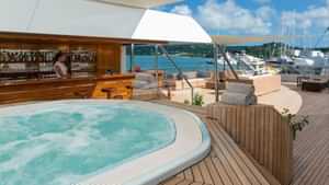 Yacht Charter LAUREN L With Worth Avenue Yachts