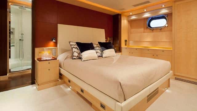 VICTORIA yacht charter photo 3