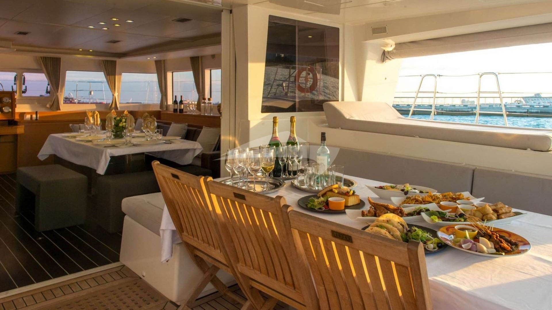 Cockpit Dining - Day