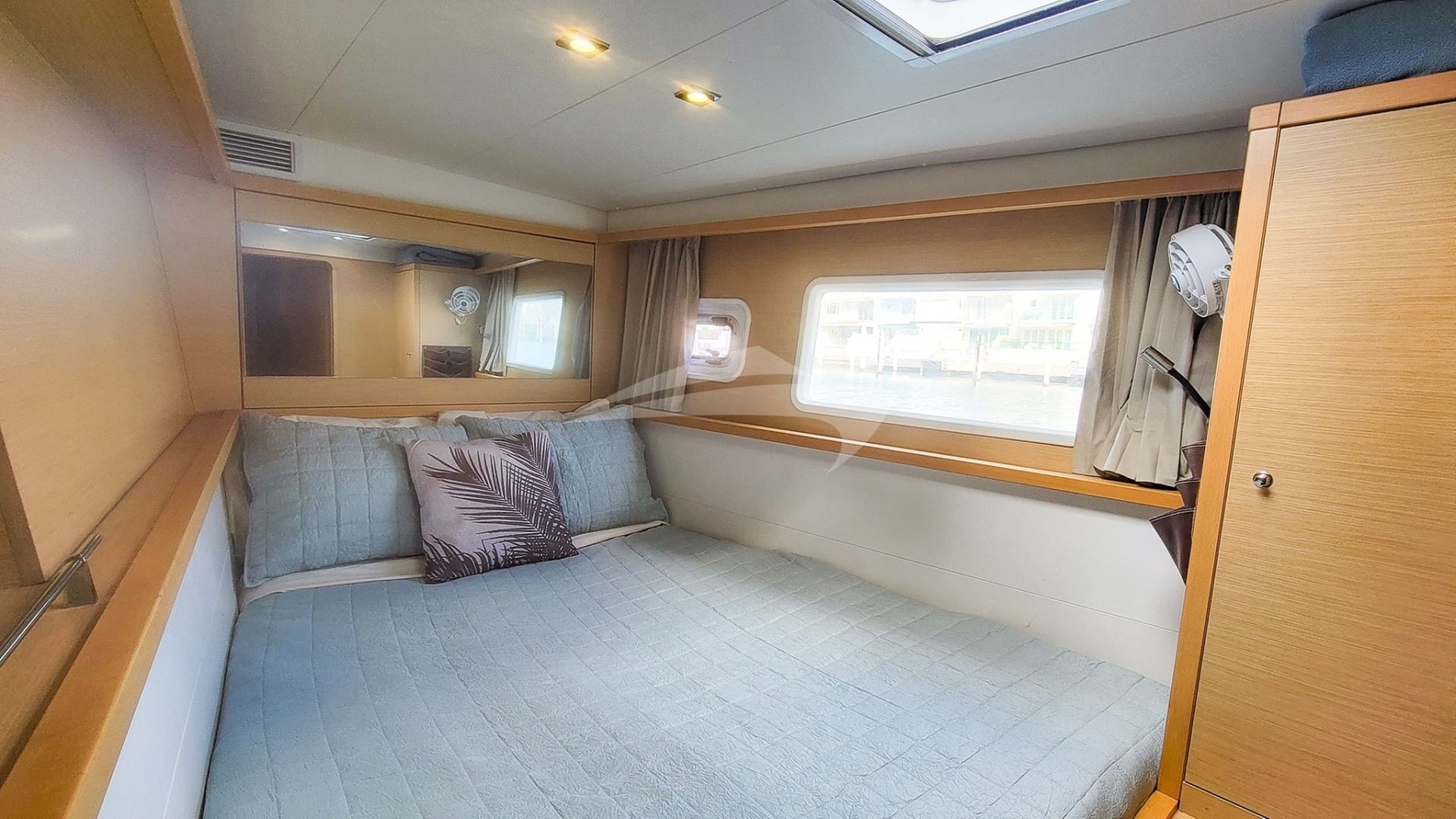 Forward starboard guest queen suite