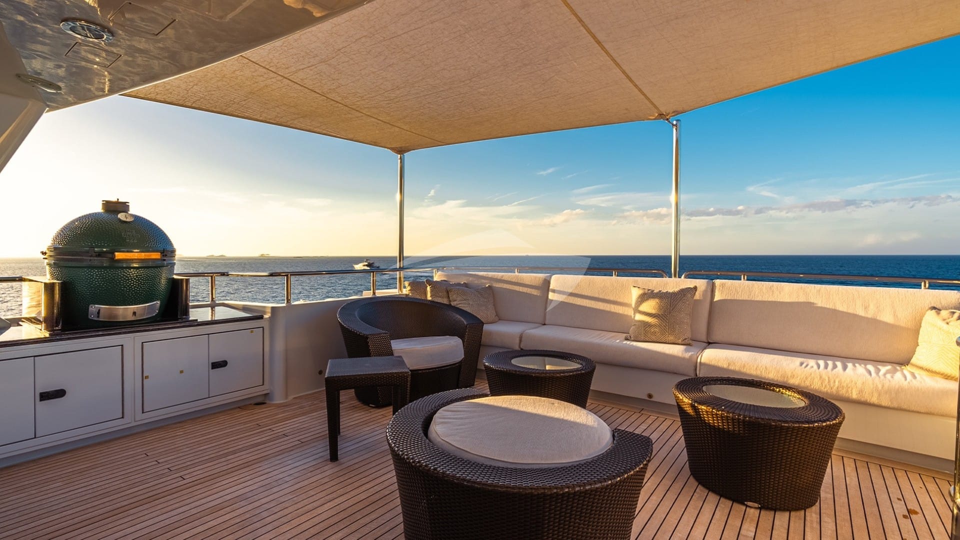 sundeck BBQ - GreenEgg