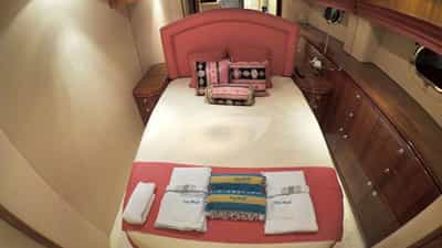 Guest queen cabin