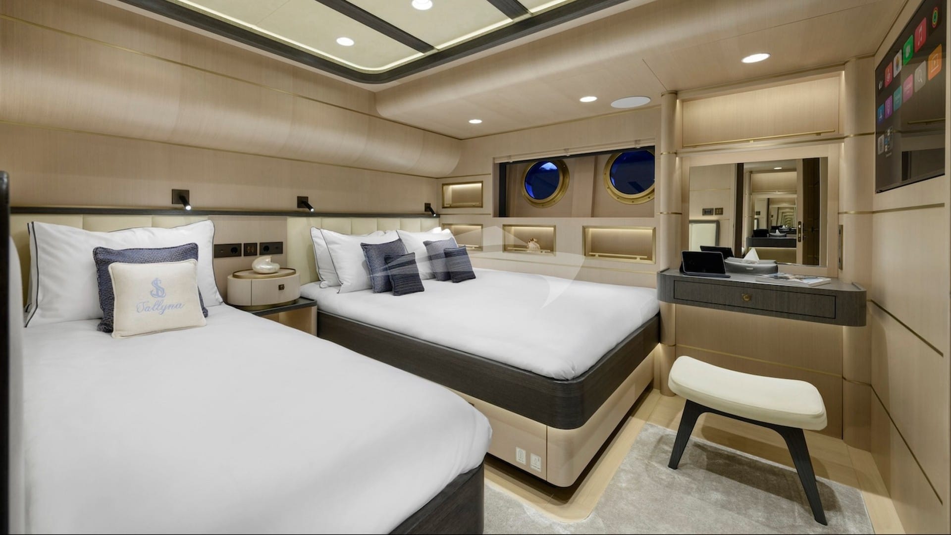 Port VIP cabin