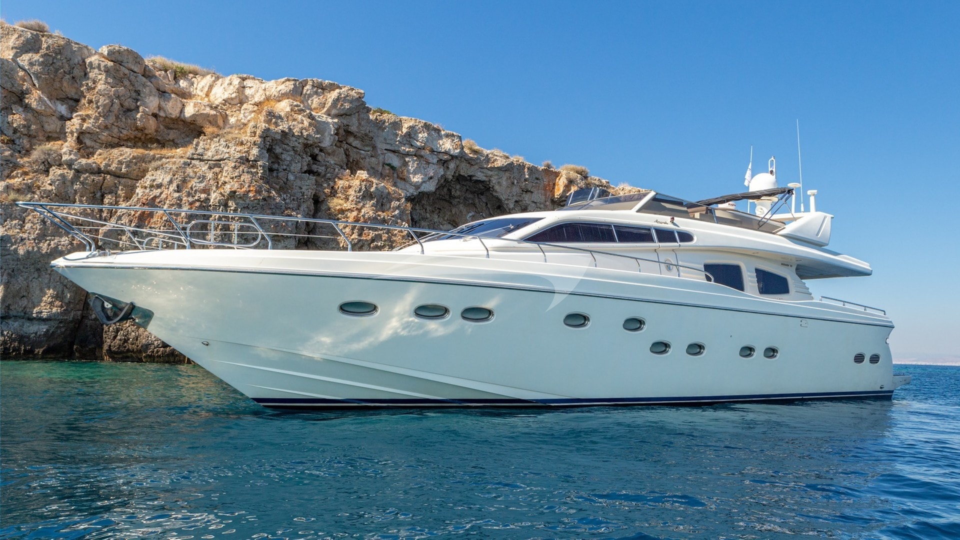 Motor Yacht Amoraki external