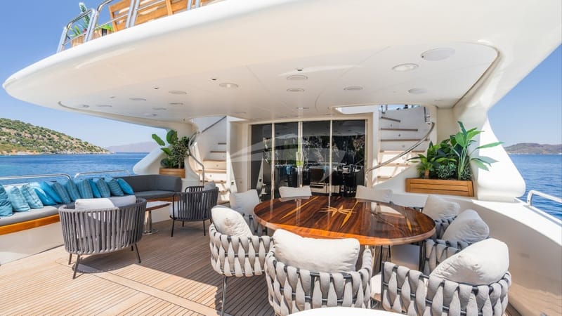 Upper deck dining area