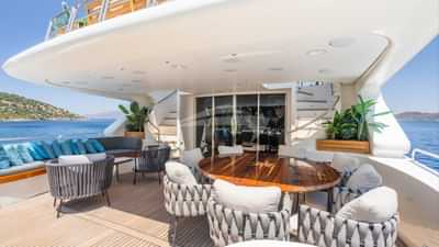 Upper deck dining area