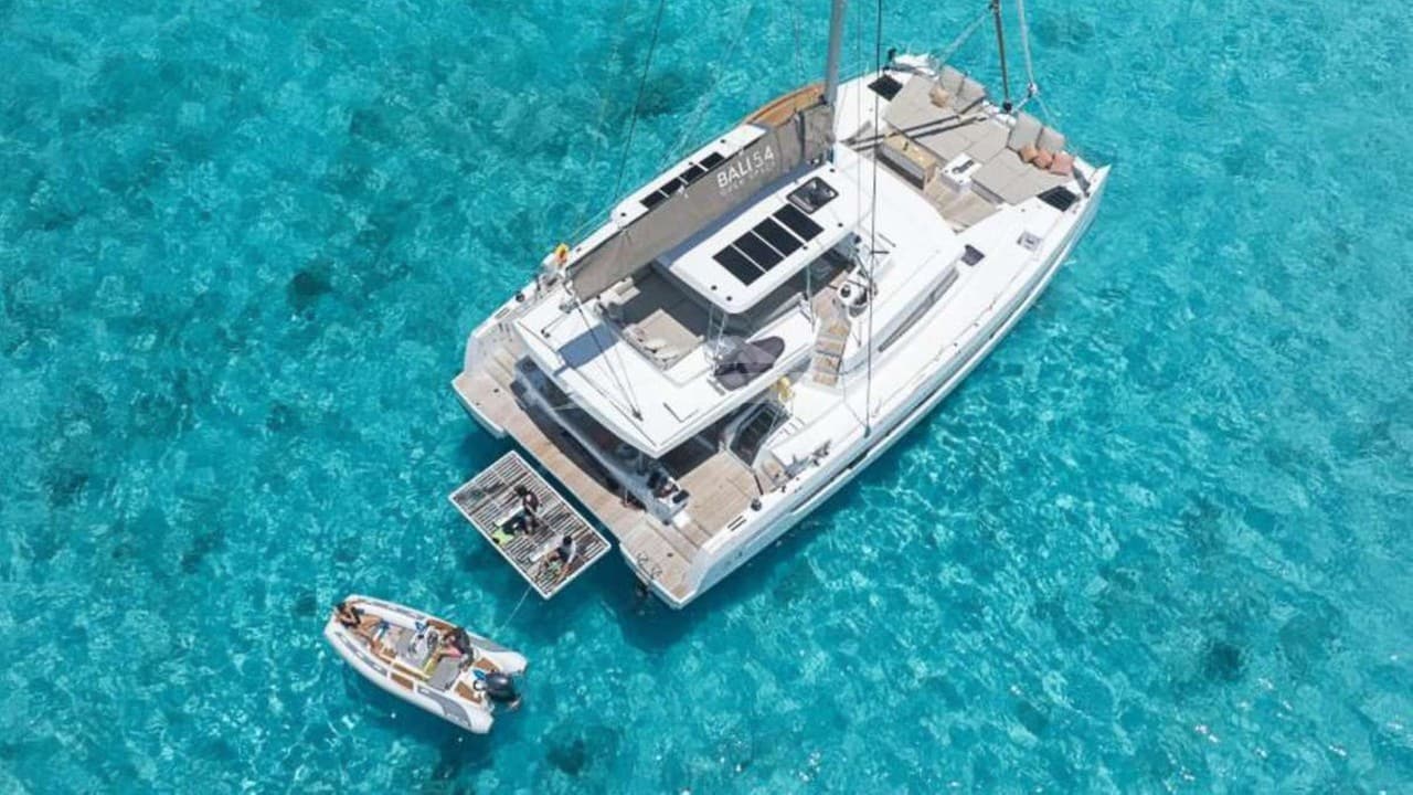 CHILLIN HUT, photo from the yacht portfolio 15
