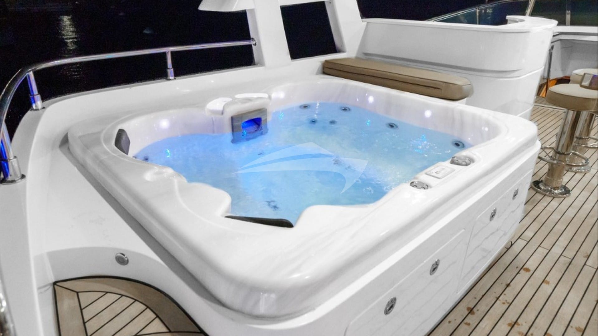 Deck Jacuzzi