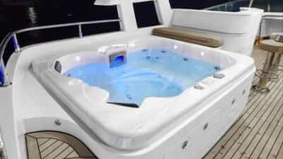 Deck Jacuzzi