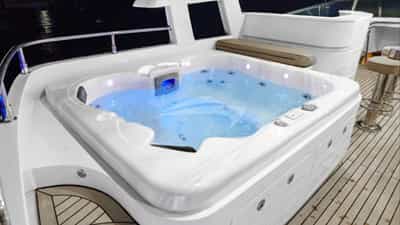 Deck Jacuzzi