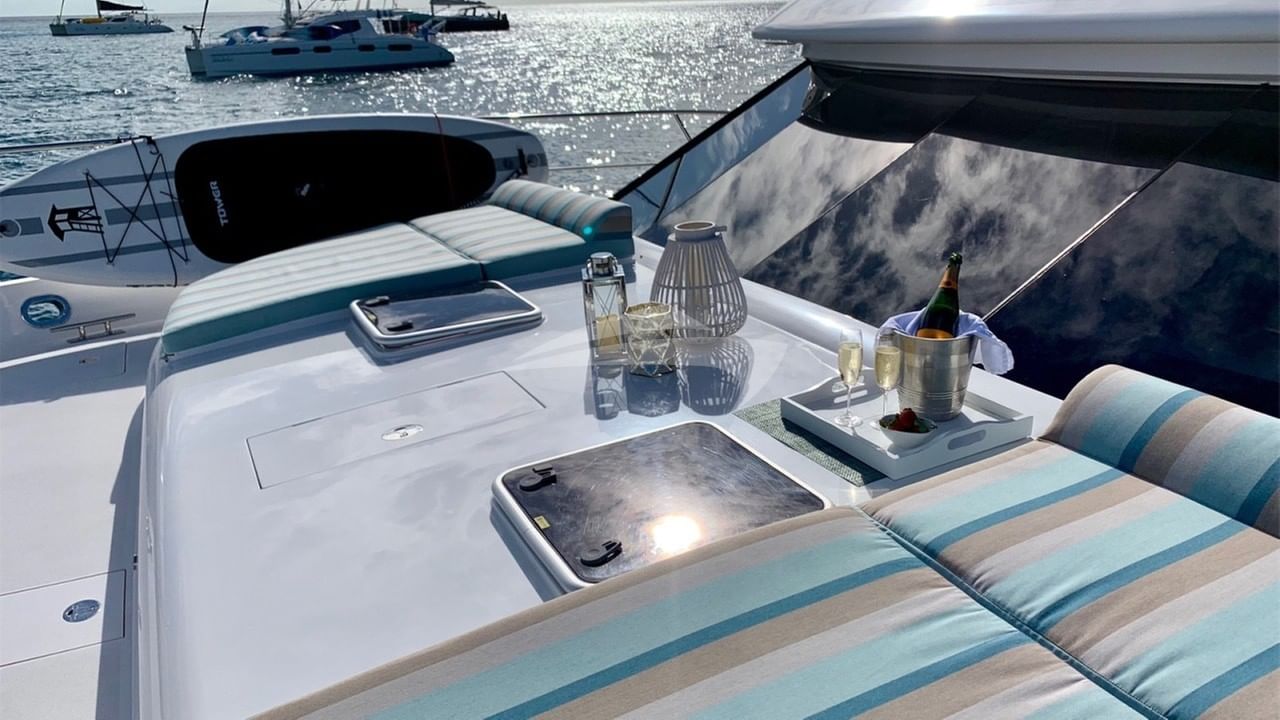 Foredeck sunning and lounging area