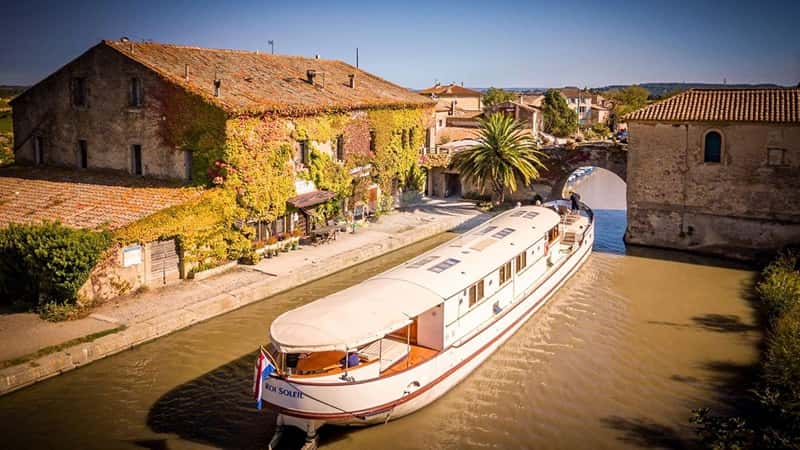ROI SOLEIL 30m motor yacht charter