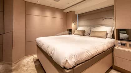 REGINE OF CANNES 25m motor yacht charter, photo 12