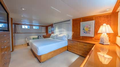 SOVEREIGN 31m motor yacht charter, photo 11