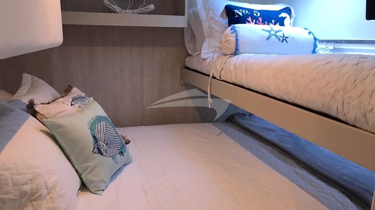 Port aft queen (with Pullman berth)