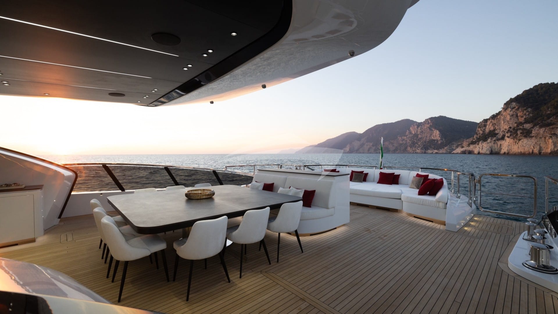 N1 Mangusta 165 REV Main Deck Aft Dining