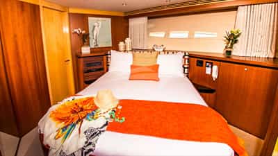 Guest cabin