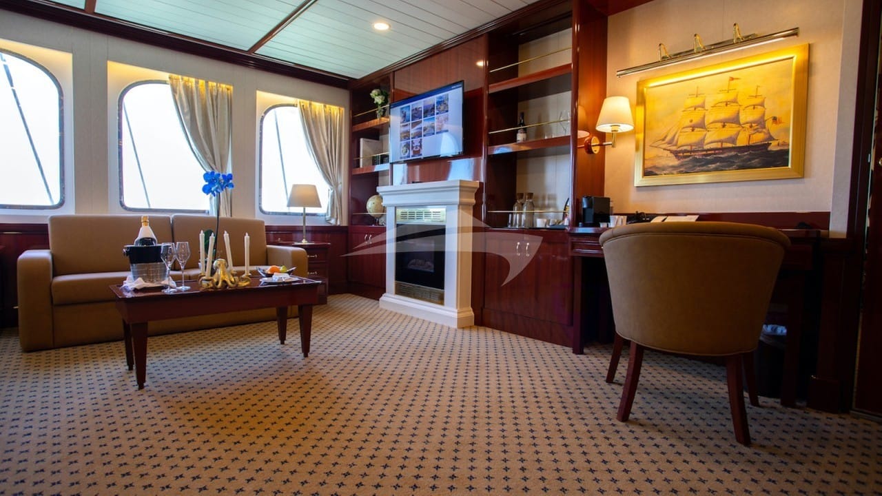 Master suite living area