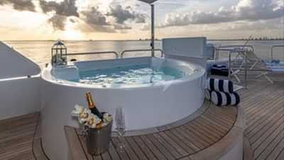 Deck Jacuzzi
