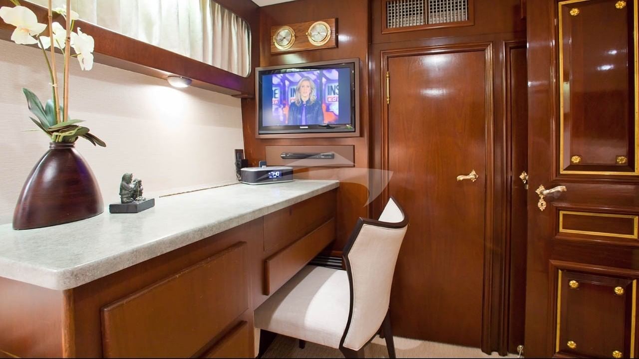 Starboard Twin Stateroom - Desk