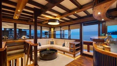 Interior -10-