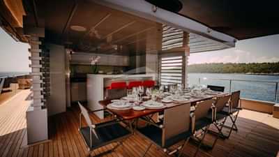 Upper deck Sky Lounge