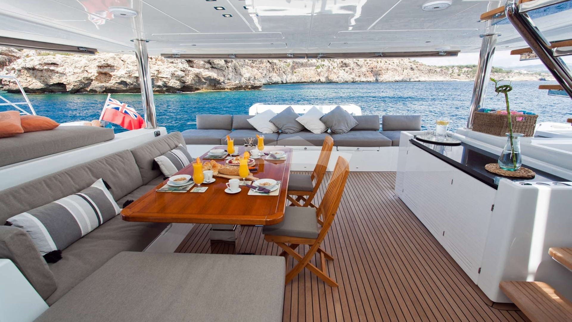 Outdoor Dining and Bar Area