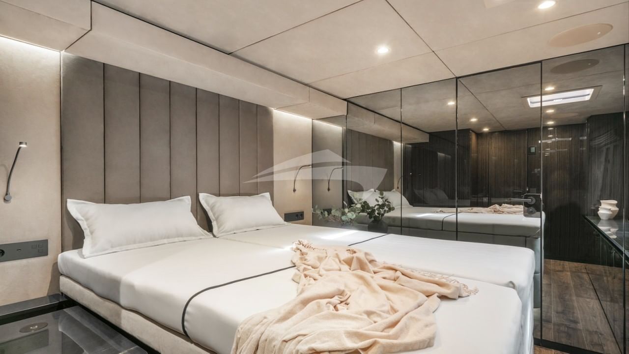 Twin stateroom (convertible)