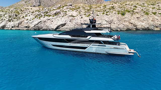 TASTY WAVES 40m motor yacht for charter