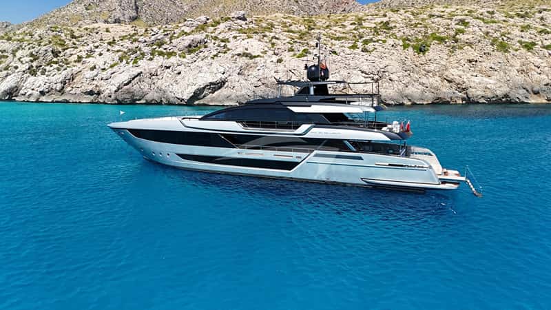 TASTY WAVES 40m motor yacht charter