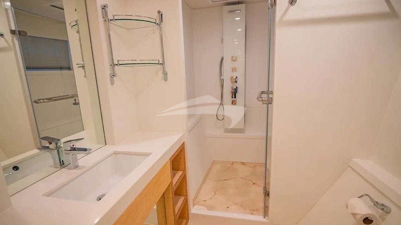 Master stateroom bathroom