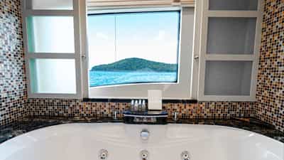 Master Stateroom Jacuzzi