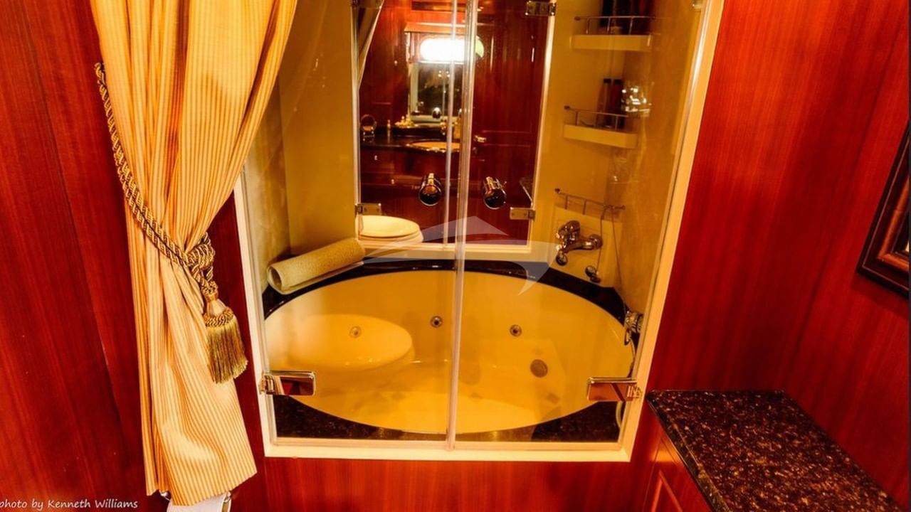 Master Bathroom Jacuzzi