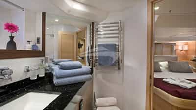 Aft cabin head